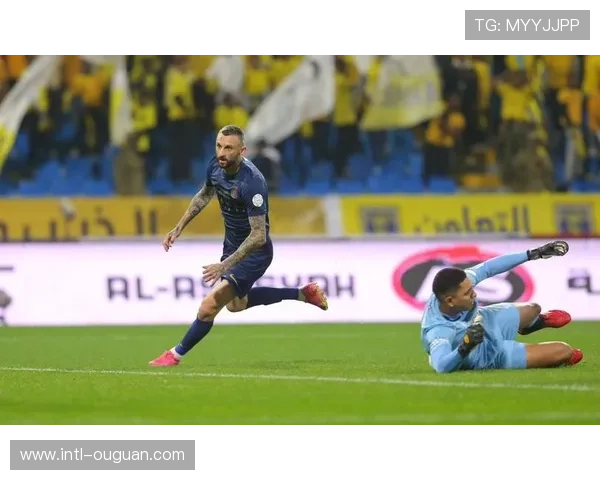 利雅得胜利更衣室播放新未来城进球回放，全队复盘防守失误